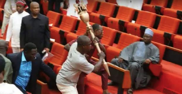 Из парламента Нигерии был похищен жезл, без которого невозможно принять решение