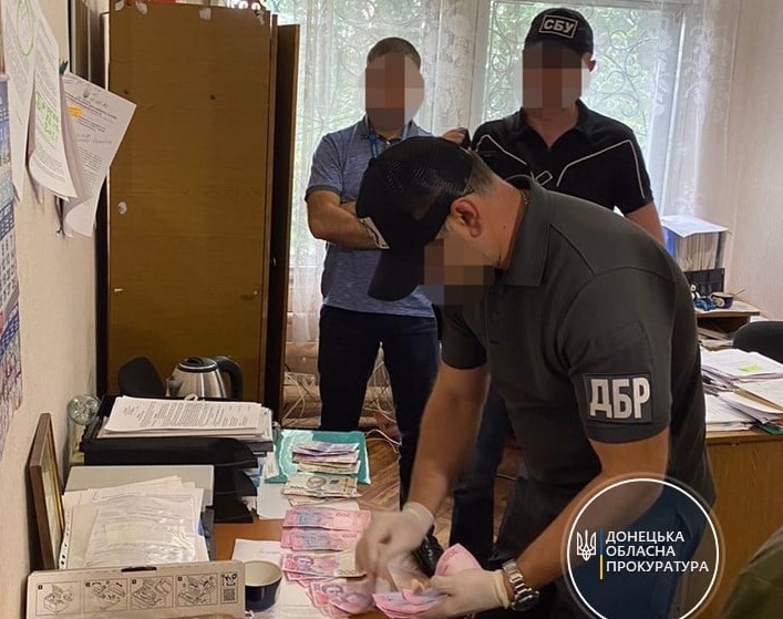 В отделе миграционной службы в Константиновке разоблачили коррупционные схемы