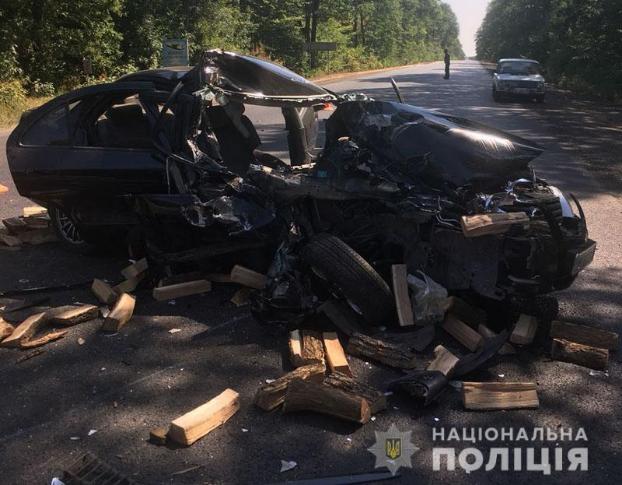 Смертельное ДТП под Славянском: иномарка влетела в грузовик