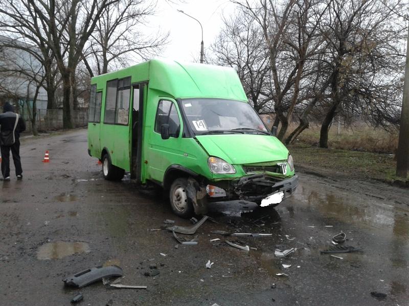 В Краматорске автомобиль протаранил пассажирскую «Газель»