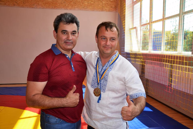 Покровск: спортсмены и чиновники оборудовали зал для самбо в опорной школе