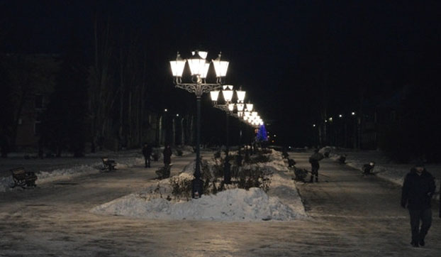 В центре Доброполья установили уличные фонари