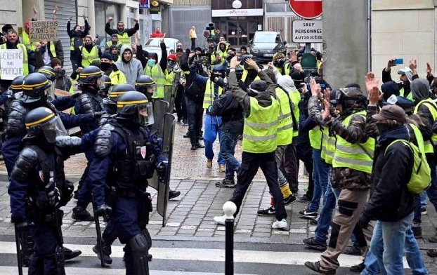 Протесты в Париже: Полиция задержала 7 активистов