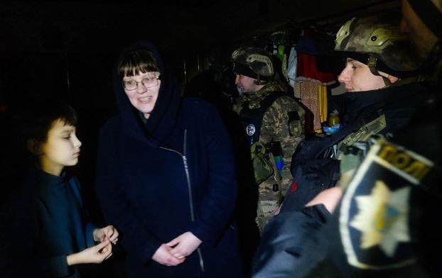 В Авдеевке остается 47 детей – полицейские убеждают уехать