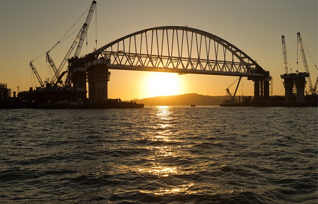 Опорам Крымского моста грозит проседание в почву
