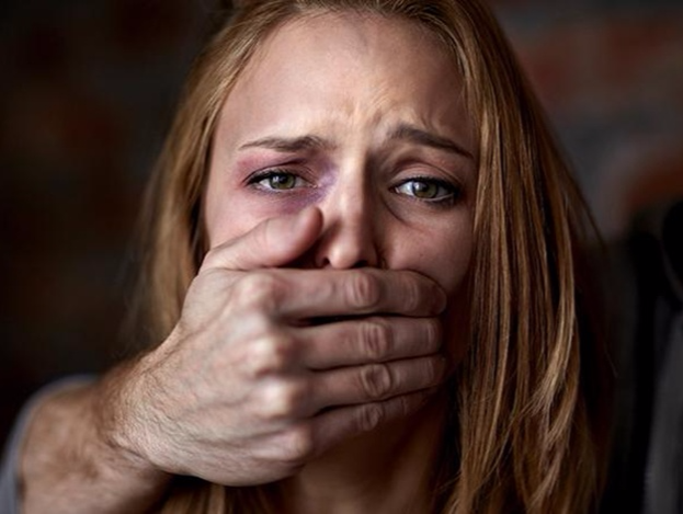 В Краматорске трое парней изнасиловали женщину