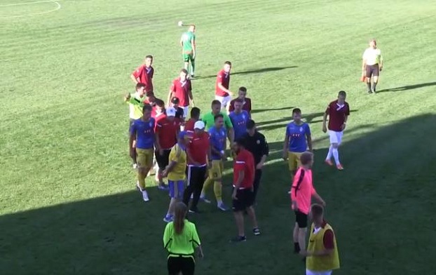 На футбольном матче в Ужгороде между игроками произошла драка