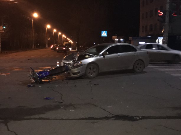 В Константиновке столкнулись иномарка и скутер. Пассажир умер на месте