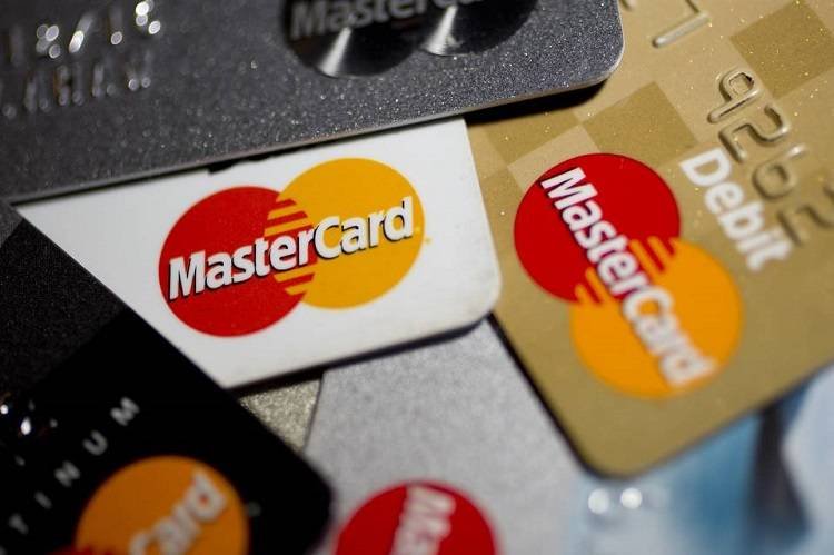 Mastercard встроила сканер отпечатков пальцев в новые карточки