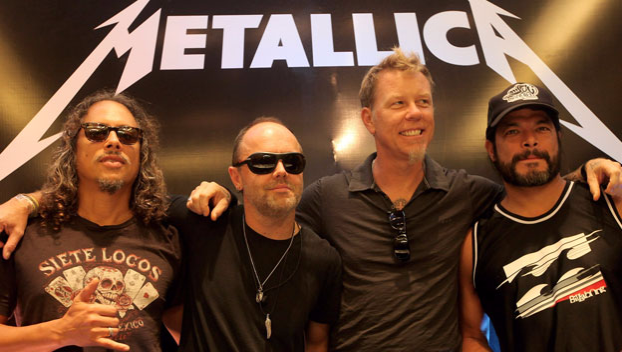 Группа Metallica сыграла на детских музыкальных инструментах