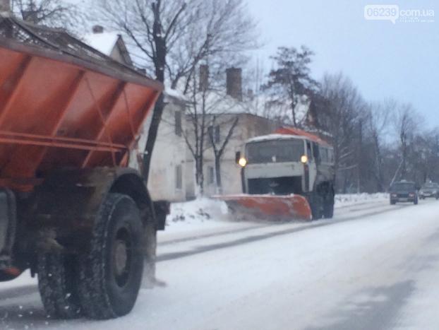 Снегоуборочная техника снова заработала на улицах Мирнограда