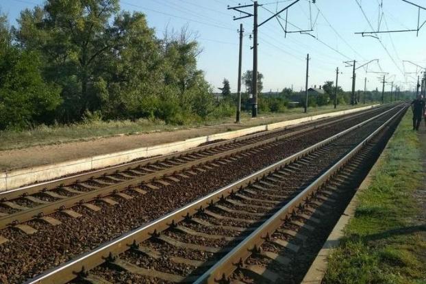 В славянском районе 22-летний парень попал под поезд