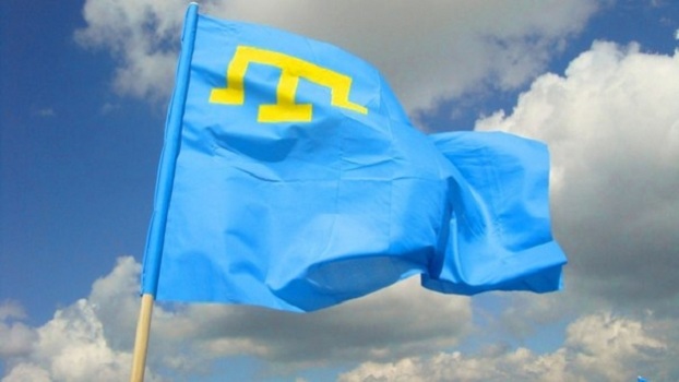 В аннексированном Крыму полиция заставила снять национальные флаги со свадебного кортежа