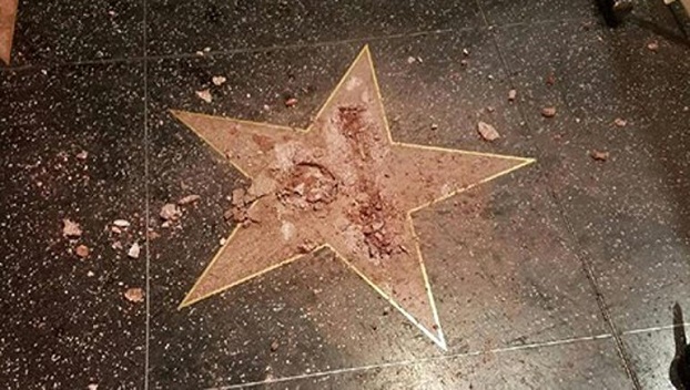 В Голливуде на Аллее славы повредили звезду Трампа 