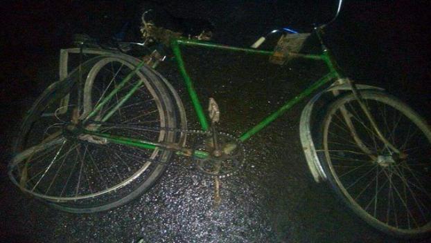 В Донецкой области водитель грузовика сбил велосипедиста и оставил его умирать