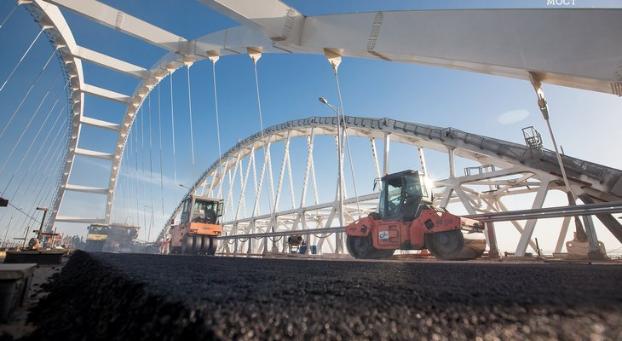 В оккупированном Крыму рассказали, когда Крымский мост будет открыт для автомобилей
