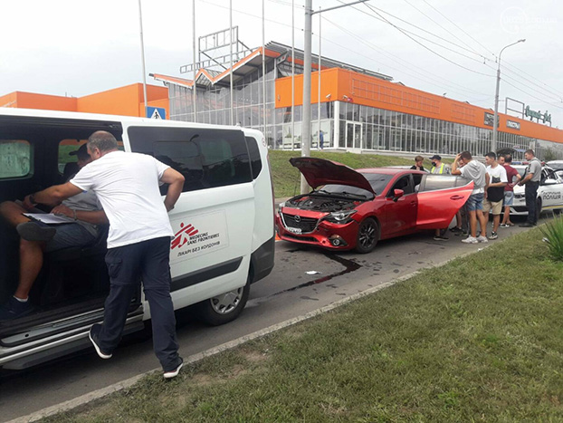 В Мариуполе произошла авария с участием трех авто (Фото)