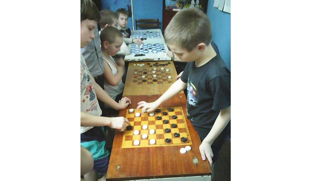 В Покровске прошли турниры по дуйболу и шашкам