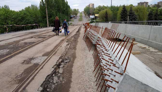 Реконструкция моста в Константиновке затягивается на неопределенный срок
