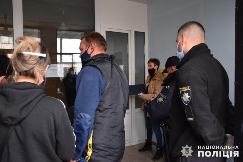Полицейские Константиновки приступили к охране избирательных участков