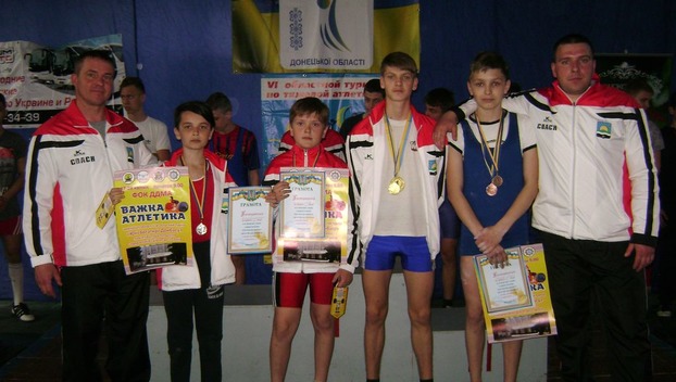 Тяжелоатлеты Белозерского вернулись с областного чемпионата с медалями