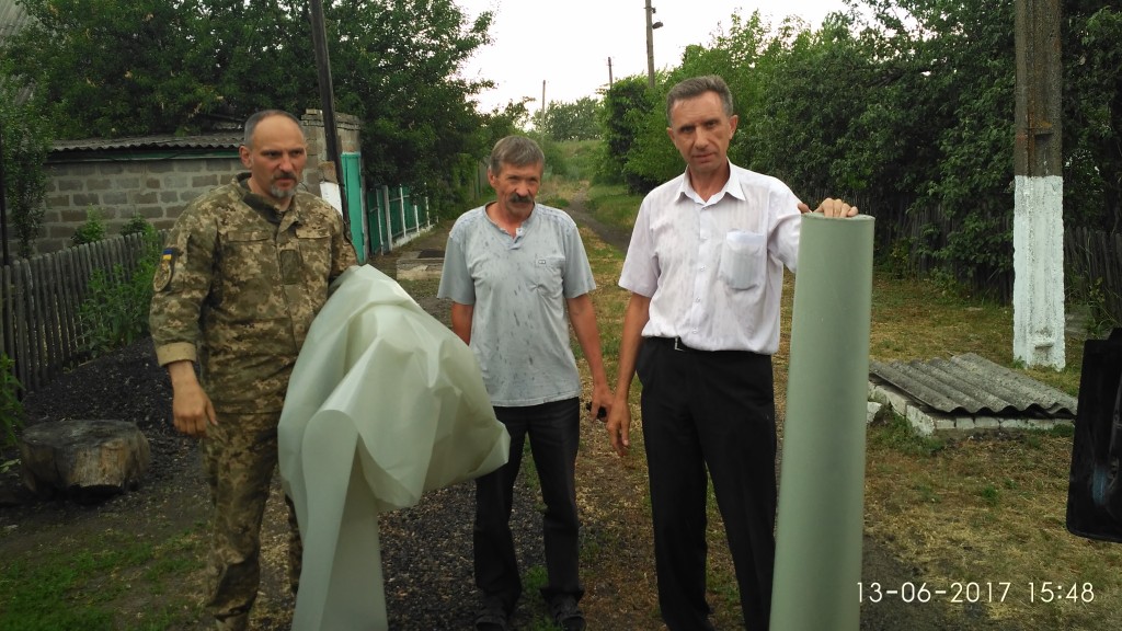В  Ольгинке Военные помогают жителям восстанавливать жилье