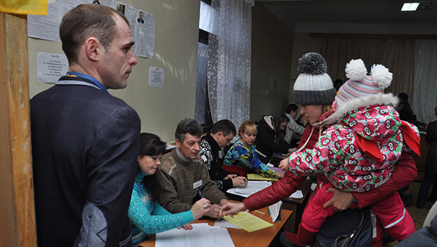 На выборах в Соледарской громаде голосует молодежь