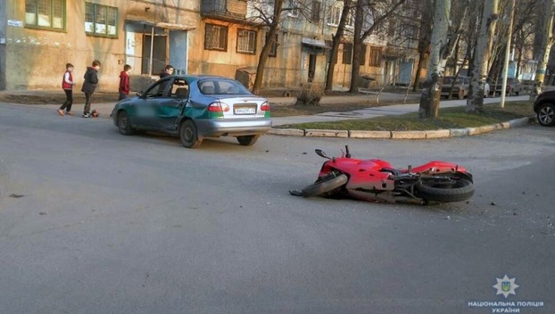 В Доброполье и Покровске двое мотоциклистов попали в аварию