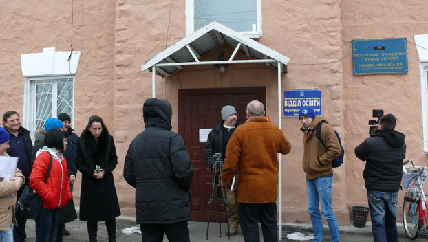 В Мирнограде разгорелся конфликт из-за перевода школы в здание интерната