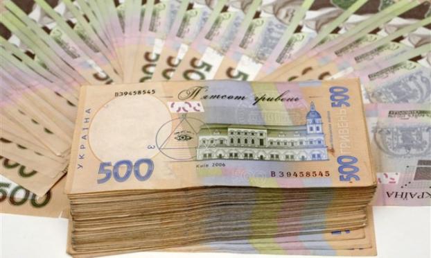 У кого в Украине среднемесячная зарплата превышает 100 000 гривень в месяц