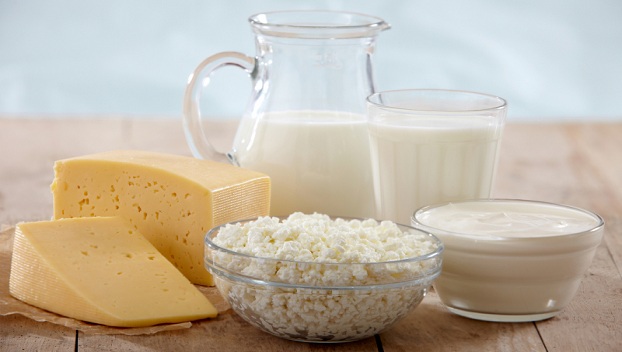 Диетологи рассказали, какой творог и сыр лучше есть