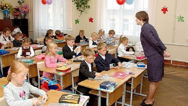 Зарплаты учителям поднимут на 50%: Гриневич