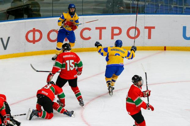 Украинские юниоры обыграли на домашнем чемпионате мира по хоккею одного из фаворитов