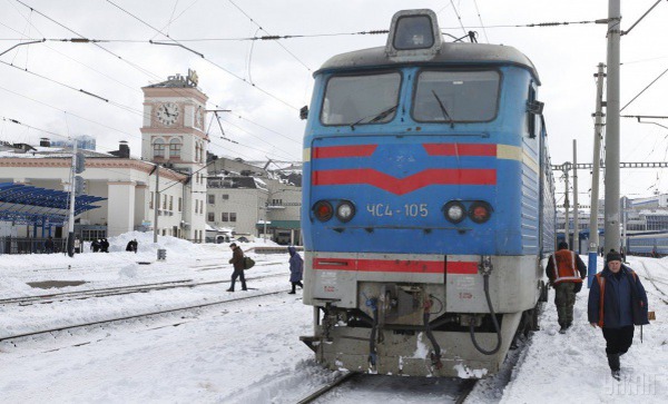 Жители Донбасса хотят поезда до Ивано-Франковска