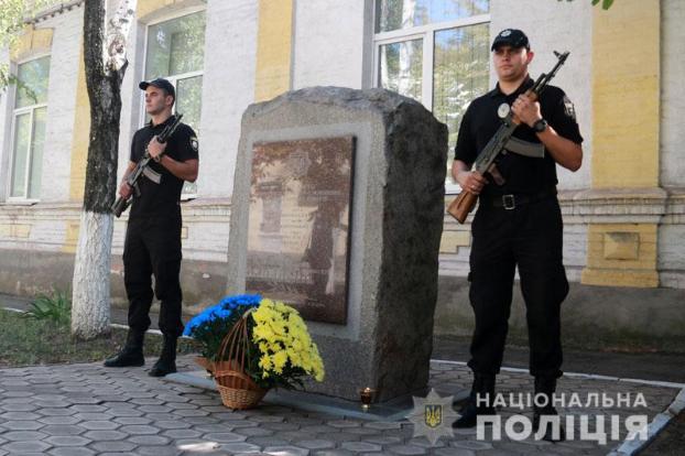 Полицейские Донетчины почтили память своих коллег, погибших при исполнении служебных обязанностей