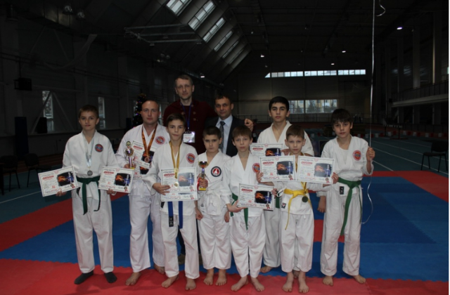 Спортсмены СК «Кайдзен» удачно выступили в Артёмовске на турнире по карате
