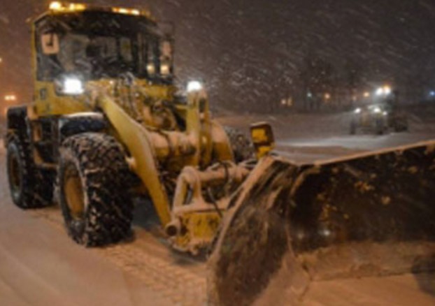 В Краматорске более двадцати машин пытаются очистить город от снега 