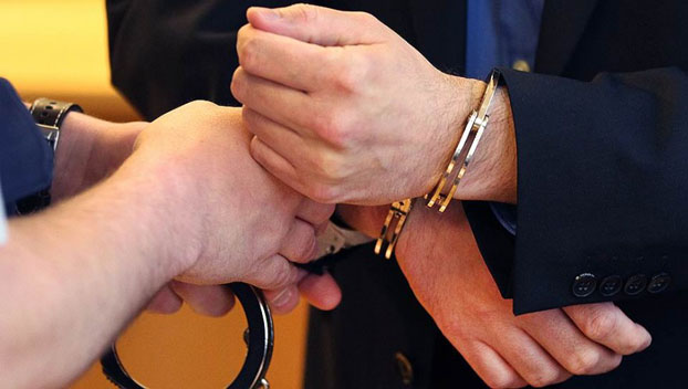 В Дружковке адвокат подозреваемого в жестоком убийстве хотел подкупить следователя
