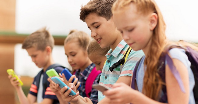В Германии поддержали идею запретить смартфоны в школах  