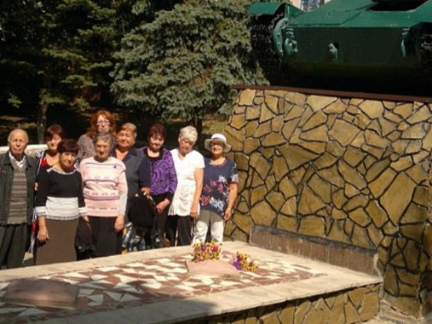 В сквере Шевченко в Константиновке памятник сияет новой краской