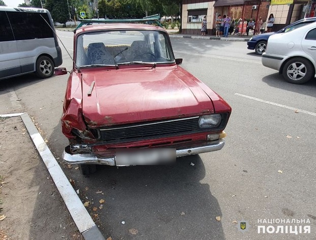 «Москвич» и BMW столкнулись в Доброполье: есть пострадавшая