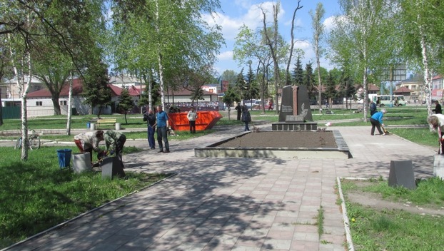 Покровск: депутаты, общественники и горожане убирали любимый город