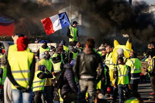 «Желтые жилеты» начали новую волну протестов во Франции