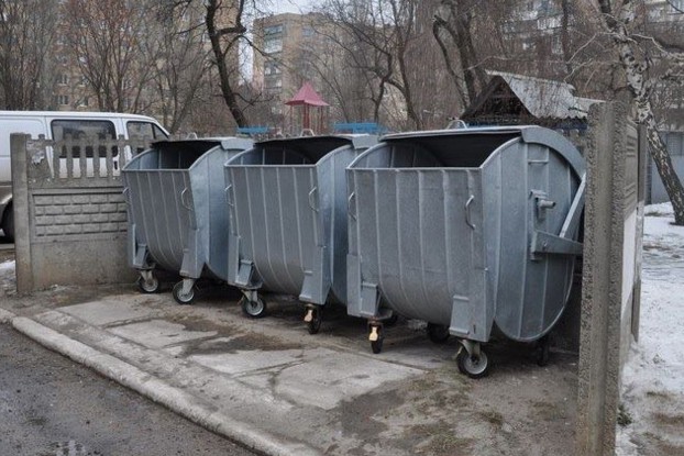 Жителей Краматорска призывают правильно использовать мусорные баки 