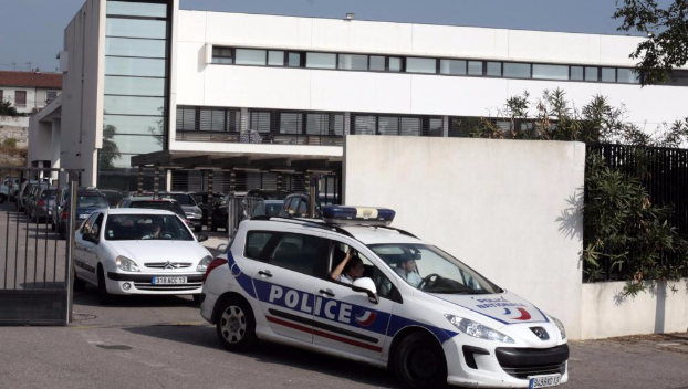 В Марселе мужчина напал с ножом на прохожих: трое раненых