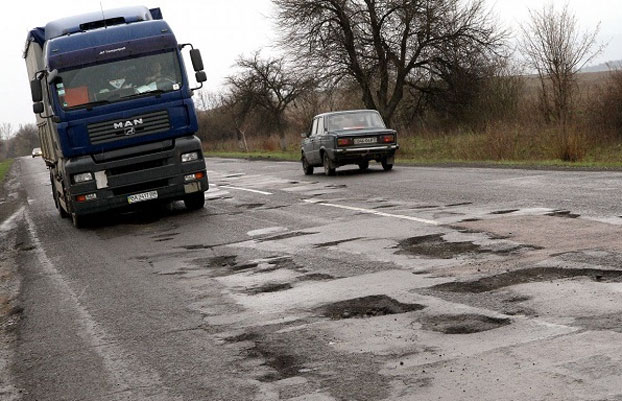 Гройсман потребовал проверить качество ремонта дорог в Украине