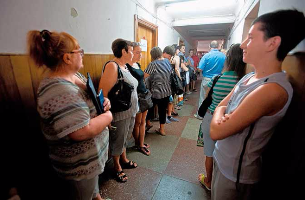 Руководство паспортного стола в Краматорске не намерено улучшать работу