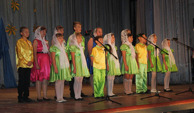 Под Покровом Богородицы в Доброполье для детей провели фестиваль