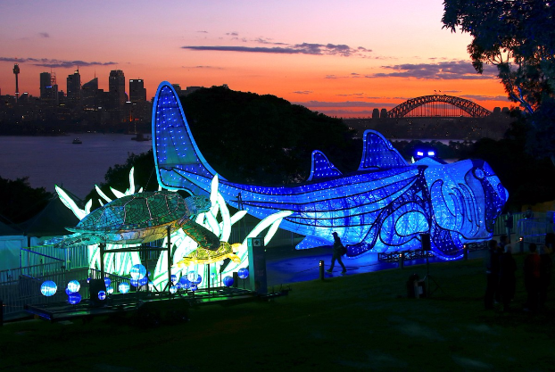 Гигантские светящиеся фигуры появились в Сиднее