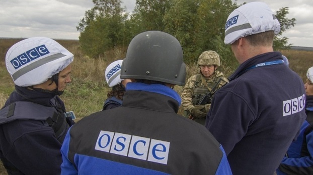 Наблюдатели ОБСЕ попали под обстрел в Волновахском районе